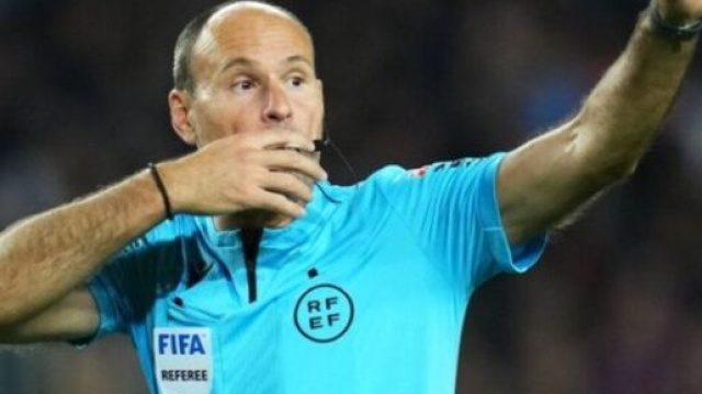 Apr&egrave;s le match France-Gr&egrave;ce, Didier Deschamps, Kylian Mbappe et Twitter n'ont pas m&acirc;ch&eacute; leurs mots sur l'ultime match de Mateu Lahoz (@ActuFoot_)