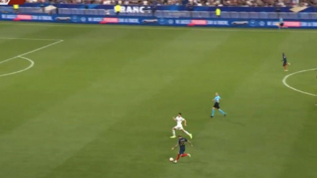 L'attaque des Bleus (capture Twitter @_BeFootball)