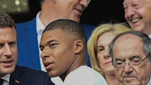 Emmanuel Macron et Kylian Mbapp&eacute; (capture Twitter @RMCsport)