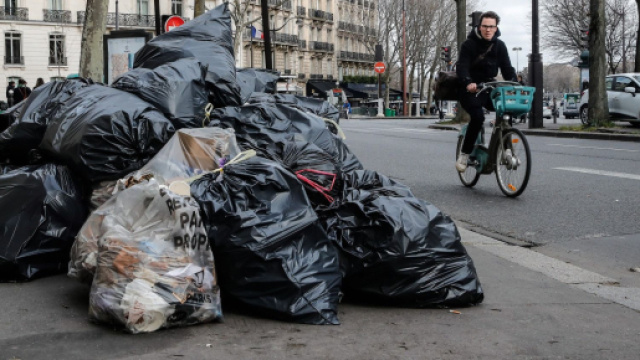 Rifiuti, alcune citt&agrave; ripulite dai detenuti