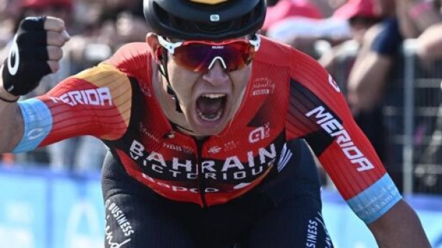 Ciclismo, Jonathan Milan ha vinto una tappa e la maglia ciclamino al Giro d'Italia