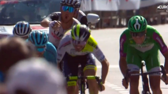 Ciclismo, la volata vincente di Simone Velasco ai Campionati Italiani.
