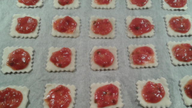 Pizzette, stuzzichini per un aperitivo delicato.