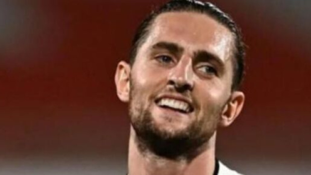Juventus, pressing su Rabiot: i compagni gli avrebbero scritto per convincerlo a restare.