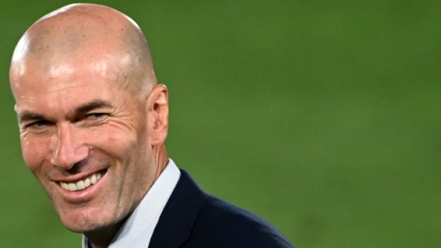 Zidane Zidane va entra&icirc;ner dans quel club la saison prochaine ? (screenshot Twitter @le10sport)