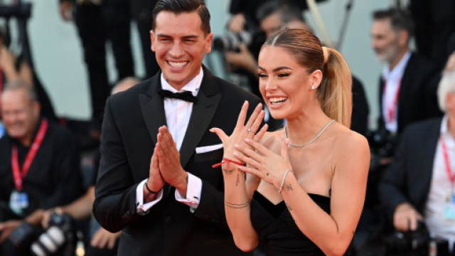 Alessandro Basciano su Sophie: 'Ogni tanto litighiamo', lei: 'Non siamo il Mulino Bianco'.