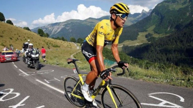 Greg Van Avermaet in maglia gialla al Tour de France.