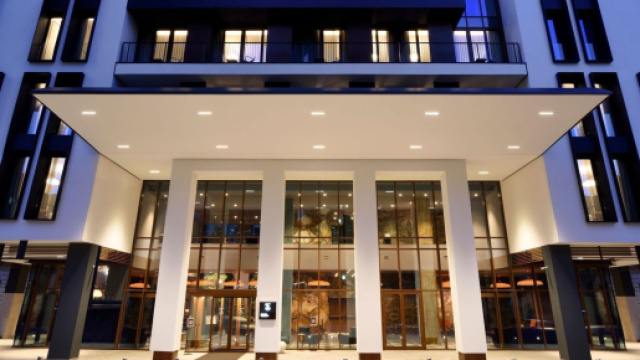 Gruppo Una cerca portiere, receptionist, barman e cuoco: cv online