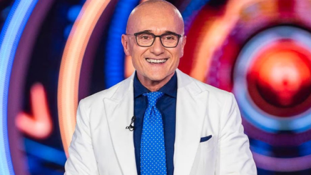 Grande Fratello, anticipazioni di Signorini: 'Edizione pi&ugrave; breve, mix di facce note e nip'.
