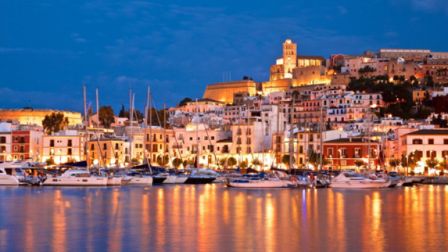 Ibiza: le lingue ufficiali sono il castigliano e il catalano.