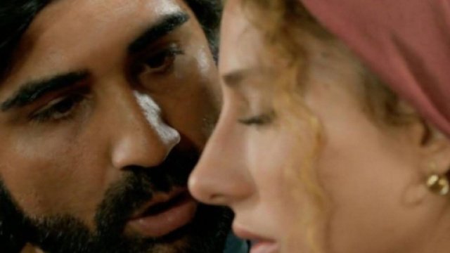 Terra amara, Zuleyha riammette Rasit alla villa.