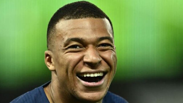 Mbapp&eacute; heureux d'avoir gagn&eacute; la Ligue 1 avec le PSG. (screenshot Twitter - @VibesFoot)