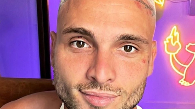 Bastos &eacute;limin&eacute; de Love Island apr&egrave;s la pol&eacute;mique de son tatouage raciste. (Screenshot Instagram @bastoswithlove )