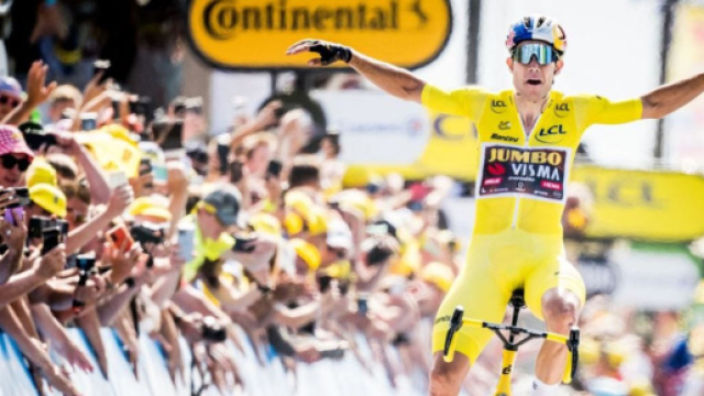 Ciclismo, Wout van Aert in maglia gialla al Tour de France.