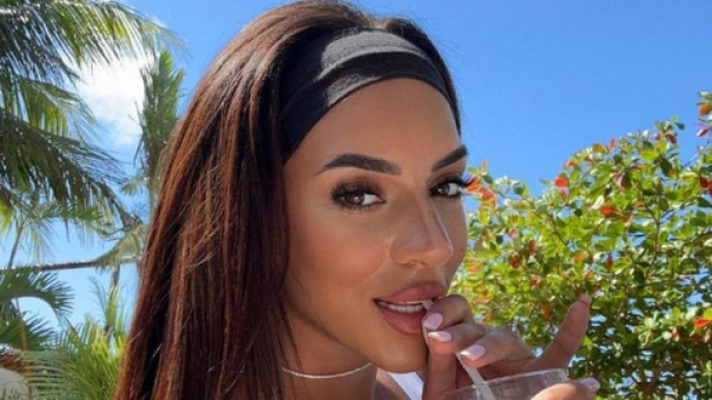 Love Island : L'arriv&eacute;e de Marwa et son comportement avec les gar&ccedil;ons ne fait pas l'unanimit&eacute;. (Screenshot @marwamerazka)