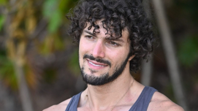 Isola dei Famosi, Gianmaria in lacrime dopo il mini-uragano: 'Mi gira la testa' .