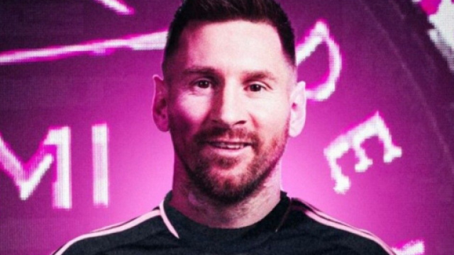 L'arriv&eacute;e de Lionel Messi &agrave; l'Inter Miami a fait r&eacute;agir la plan&egrave;te foot, notamment du c&ocirc;t&eacute; de son nouveau club et du FC Barcelone. (@ActuFoot_)