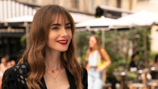 Lily Collins, la star d'"Emily in Paris" (Screenshoot Twitter @SeasonPremiere_)