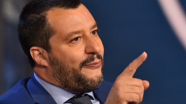 Salvini annuncia: "targhe, assicurazione e casco obbligatorie per bici e monopattini"