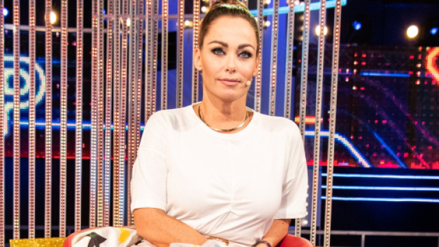 Sonia Bruganelli a chi l'ha accusata di aver venduto l'esclusiva: 'Nessun euro'.