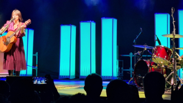 Carmen Consoli in concerto a Napoli, in duo con Marina Rei.