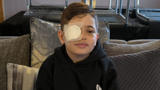 Far&egrave;s victime d'harc&egrave;lement scolaire, ses parents lancent un appel de d&eacute;tresse( via Twitter @ Cyril Hanouna )