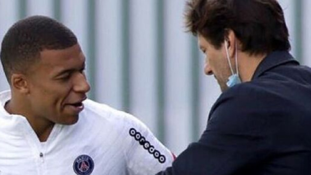 Kylian Mbapp&eacute; aet Leonardo (capture Twitter @psgcommunity_)