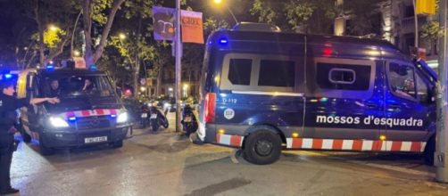 Los mossos han encontrado el cuerpo sin vida de la v&iacute;ctima en el interior del bar en Calella (Twitter/Mossos)