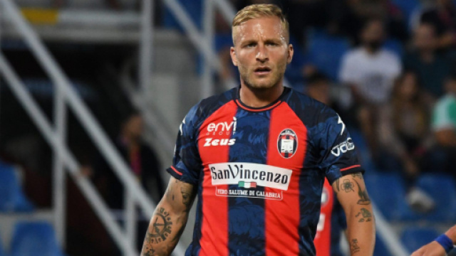 Crotone, Panico passa alla Carrarese