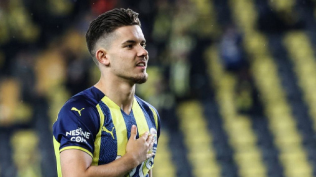 Inter: se partisse Dumfries si andrebbe su Kadioglu del Fenerbahce.