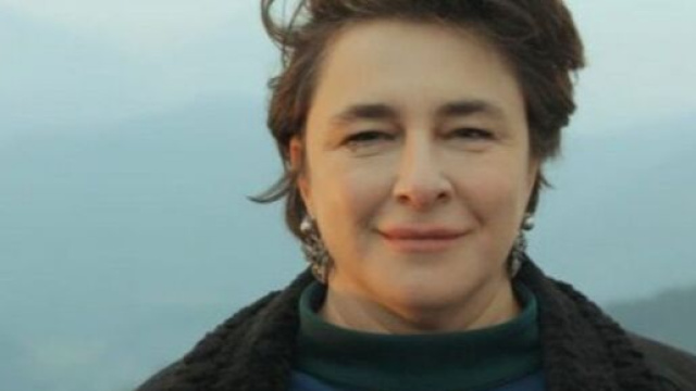 Terra amara, Mujgan allontana la zia Behice.