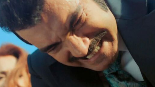 Terra amara, episodi 3&deg; stagione:Demir tenta di strangolare Behice a causa di Hunkar.