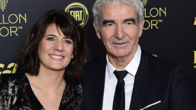 Estelle Denis s'affiche publiquement avec Raymond Domenech (capture Twitter @purepeople)