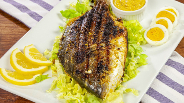Pesce pappagallo al forno, una deliziosa ricetta.