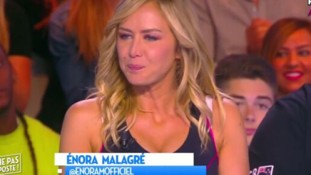 &Eacute;nora Malagr&eacute;, amie de Cyril Hanouna sur le plateau de TPMP. Source : capture d&rsquo;&eacute;cran C8