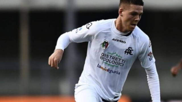 In foto Emil Holm, giocatore dello Spezia.