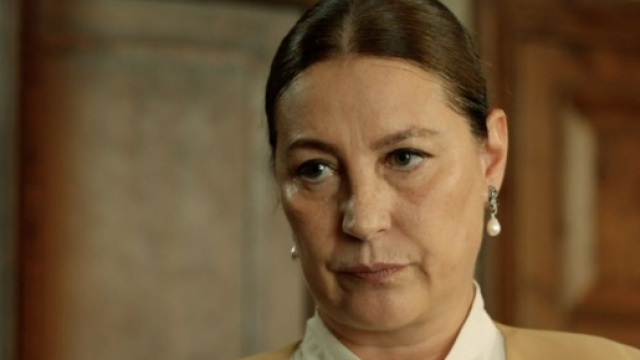 Terra amara, episodio 20 luglio: Hunkar dice addio a Zuleyha in lacrime.