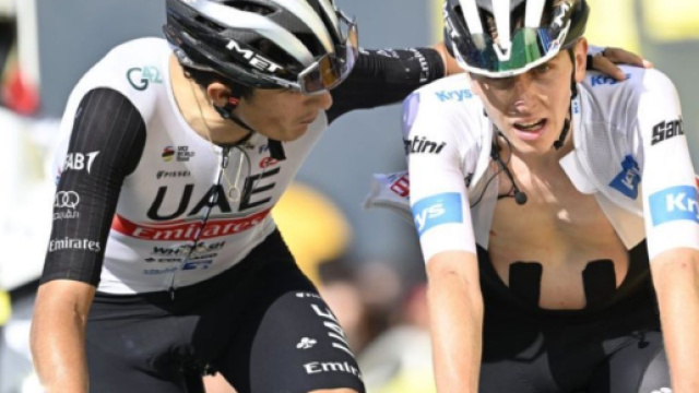 Ciclismo, Tadej Pogacar all'arrivo di Courchevel