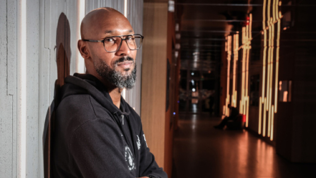 Anelka au PSG (capture Twitter @MediaParisien)
