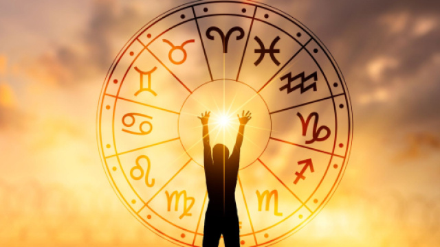 L'oroscopo del 27 luglio: Ariete forte, Toro felice.