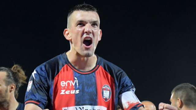 Crotone, due club sul difendere Golemic