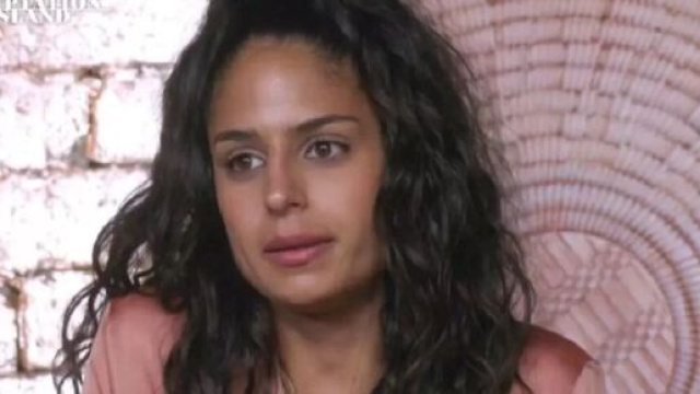 Temptation Island, puntata del 24 luglio: Perla in lacrime, Mirko potrebbe aver baciato Greta.
