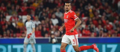 Lucas Ver&iacute;ssimo, em a&ccedil;&atilde;o pelo Benfica. (Instagram/@lucasverissimo)