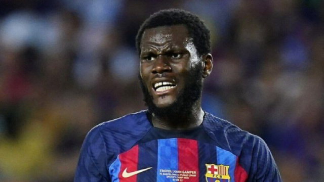 In foto Franck Kessi&eacute;, centrocampista del Barcellona.