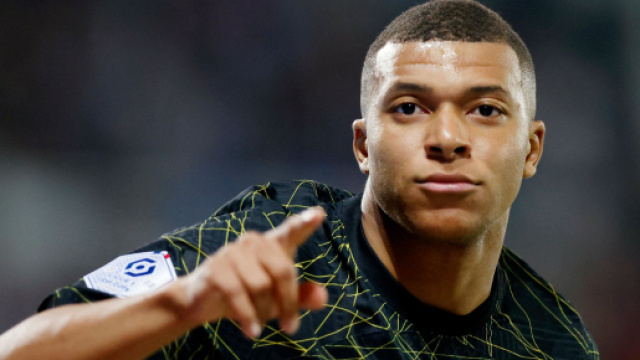 Inter e Milan sognano Mbapp&eacute; ma per il francese l'Al-Hilal avrebbe offerto 400 milioni.