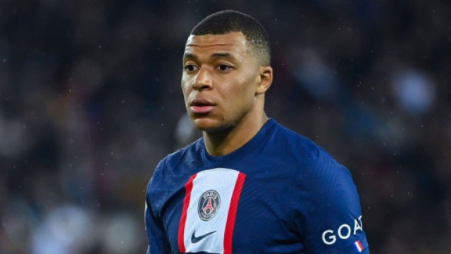 Si le vestiaire pourrait s'agacer autour du dossier Mbapp&eacute;, celui-ci pourrait toucher &agrave; sa fin avec les offres dont d'Al-Hilal. (@FabrizioRomano)
