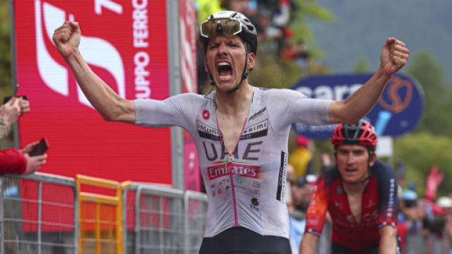 Ciclismo, Jo&atilde;o Almeida ha guidato la UAE al Giro d'Italia.