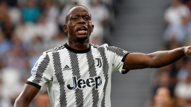 La Juve potrebbe ottenere circa 70 milioni fra cessione cartellini e risparmi su ingaggi.