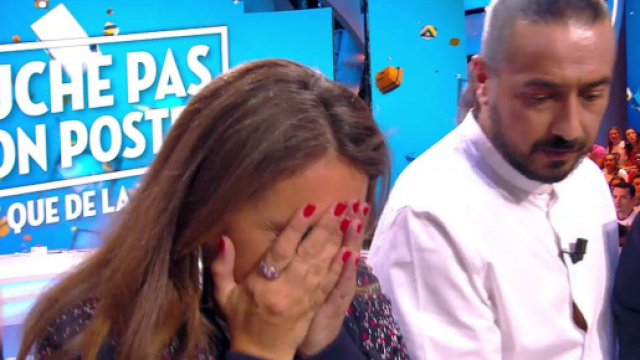 Moundir et Val&eacute;rie B&eacute;na&iuml;m sur le plateau de TPMP, une &eacute;mission pr&eacute;sent&eacute;e par Cyril Hanouna. Source : capture d&rsquo;&eacute;cran C8.