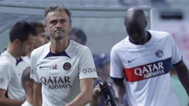 Luis Enrique sous les couleurs du PSG (capture Twitter @psgcommunity_)
